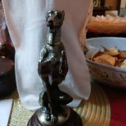 Perro De Bronze $20