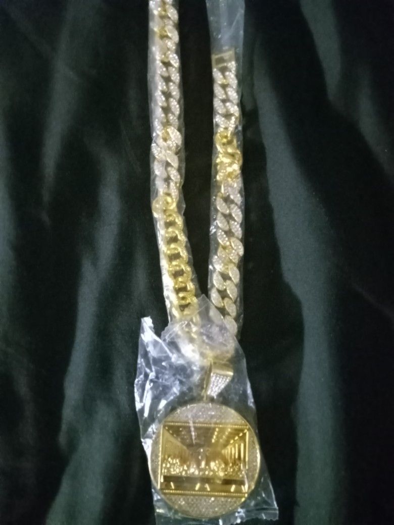 Brand New 18k GOLD PLATED CHAIN WITH LAST SUPPER CHARM BIG!!!