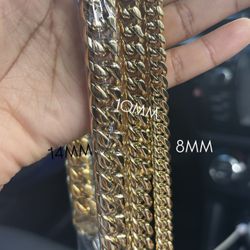 CHAIN AND PENDANT 