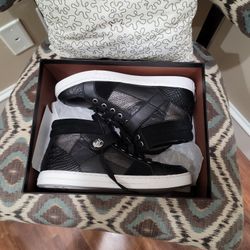 Coach Brand NEW and AUTHENTiC Size 7