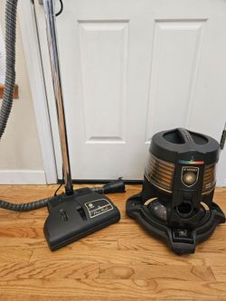 New Cond RAINBOE ESEIRS VACUUM WITH ATTACHMENT  AMAZING POWER SUCTION  , WORKS EXCELLENT. , IN THE BOX