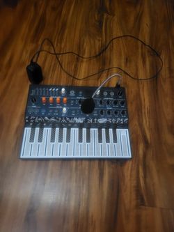 Arturia MicroFreak With  micróphone Vocoder
