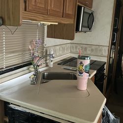 2001 Winnebago Adventurer RV