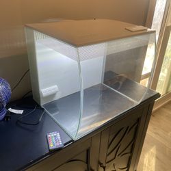 15 Gal Fluval Flex Aquarium 