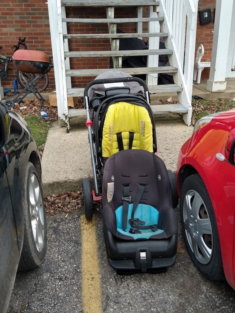 1 Stroller And 2 Car Seat For Free, No Holds First Come Take Them