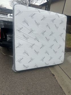 Huge sale for Mattress And Box Twin size #mattress and box 150.$ full 190$ Queen 200$ king 290$. free delivery free set up 708….289…7715… cash or Zell