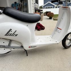 Girls Razor Vespa Scooter