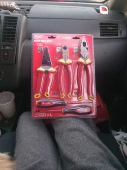Brand New 5pc. 1000v Insulated Hand Tool Set