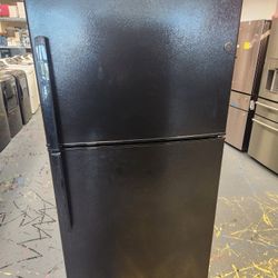 GE 3e Inch Top Freezer Refriverator 21.1 Cu Ft Black GTE21GTHBB