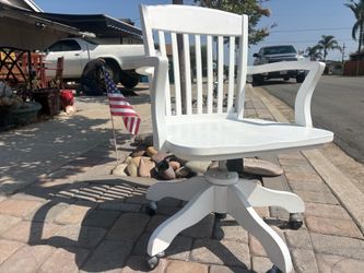 WHITE SOLID WOOD SWIVEL DESK / VANITY CHAIR – QUALITY BUILT – $95