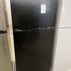 New Top Freezer Refrigerador By Midea