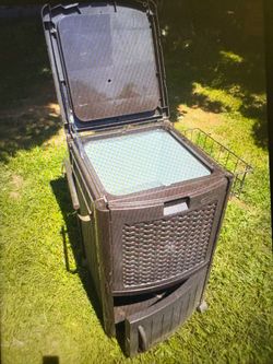 Suncast feed storage.