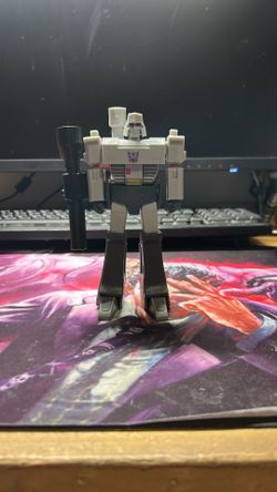 Gen 1 Megatron R.E.D Figure