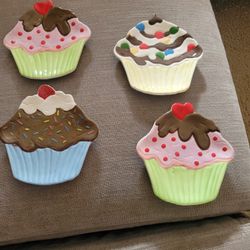 Cupcake Dessert Plates Set of 4 Boston Warehouse Trading Corp 2004 Birthday Cake