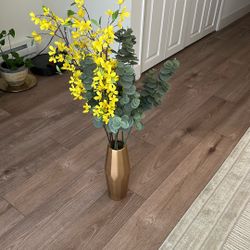 Vase with faux Flowers