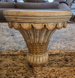VINTAGE BOMBAY COMPANY CREAM & GOLD CRACKLED DECORATIVE WALL BRACKET/CORBEL