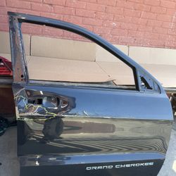 2014-2017-2021 Jeep Grand Cherokee Front Door RH