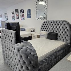 QUEEN PLATFORM BED WITH TV HOLDER (SHOWROOM DISPLAY)