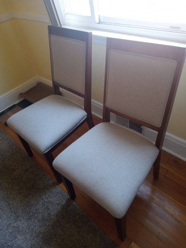 4 Dining Room Chairs