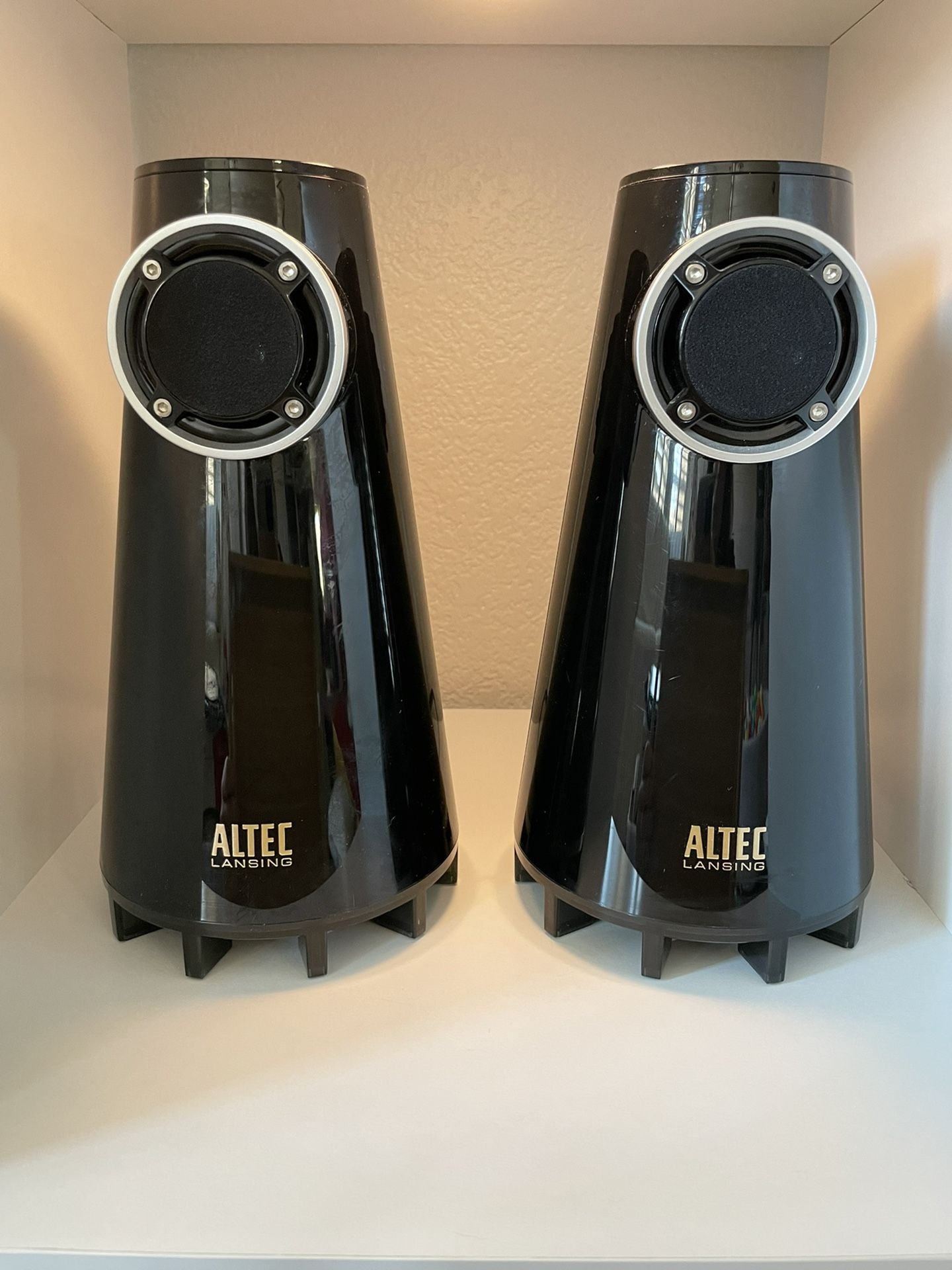 Altec Lansing FX3022 Expressionist BASS 2-Way Speakers