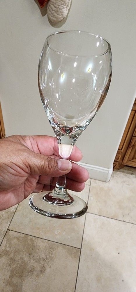 22 Clear Glasses