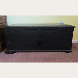 Vintage Cedar-Lined Hope/Blanket Chest w/Key-Early American Style