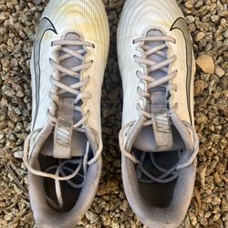 Men’s 10 Nike football cleats