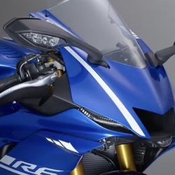 Brand new 2017-2021 Yamaha r6 OEM windscreen