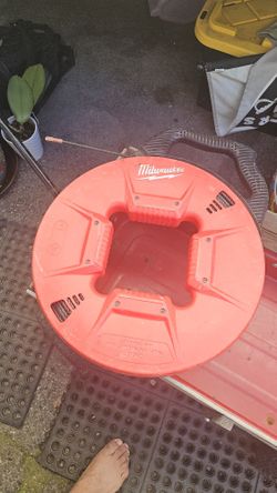 Milwaukee 200' Polyester Fish Tape With Non-Conductive Tip

 200'