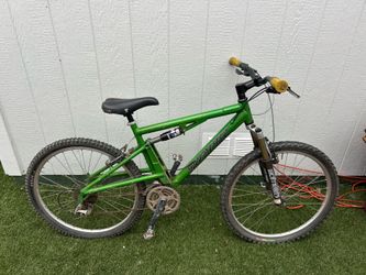 Santa Cruz Superlight Full Suspension Mountain Bike – Fox & Bomber Suspension