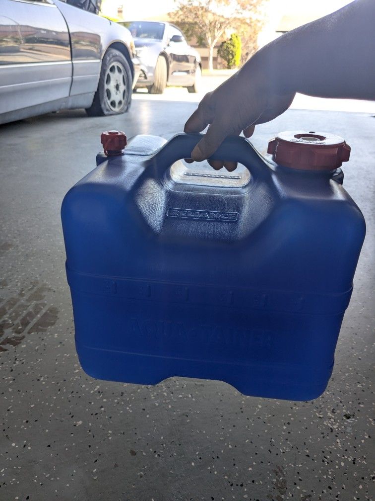 Reliance Aqua-Tainer 4 Gallon Rigid Water Container Blue, Screw On Vent Cap Ergonomic Rugged