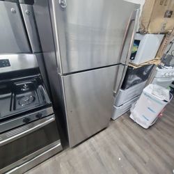 GE sets fridge stove microwave  all 3 item stainless great condition 