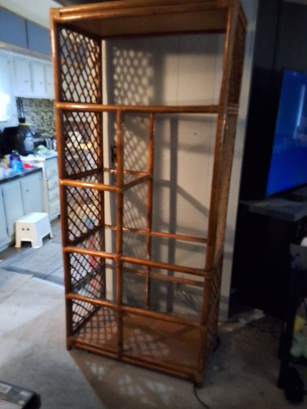 Ratton Wall Unit