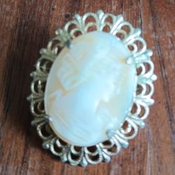Vintage Cameo Brooch 