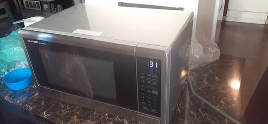 NEW Microwave With Box