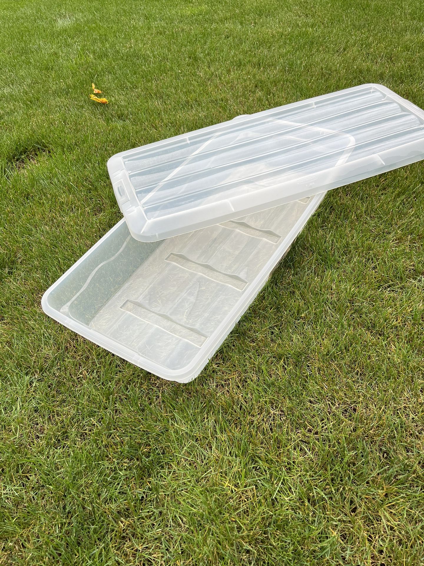 Rubbermaid Storage Container