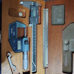 This is a Mitutoyo 64PKA077B electronic caliper and micrometer tool kit. 