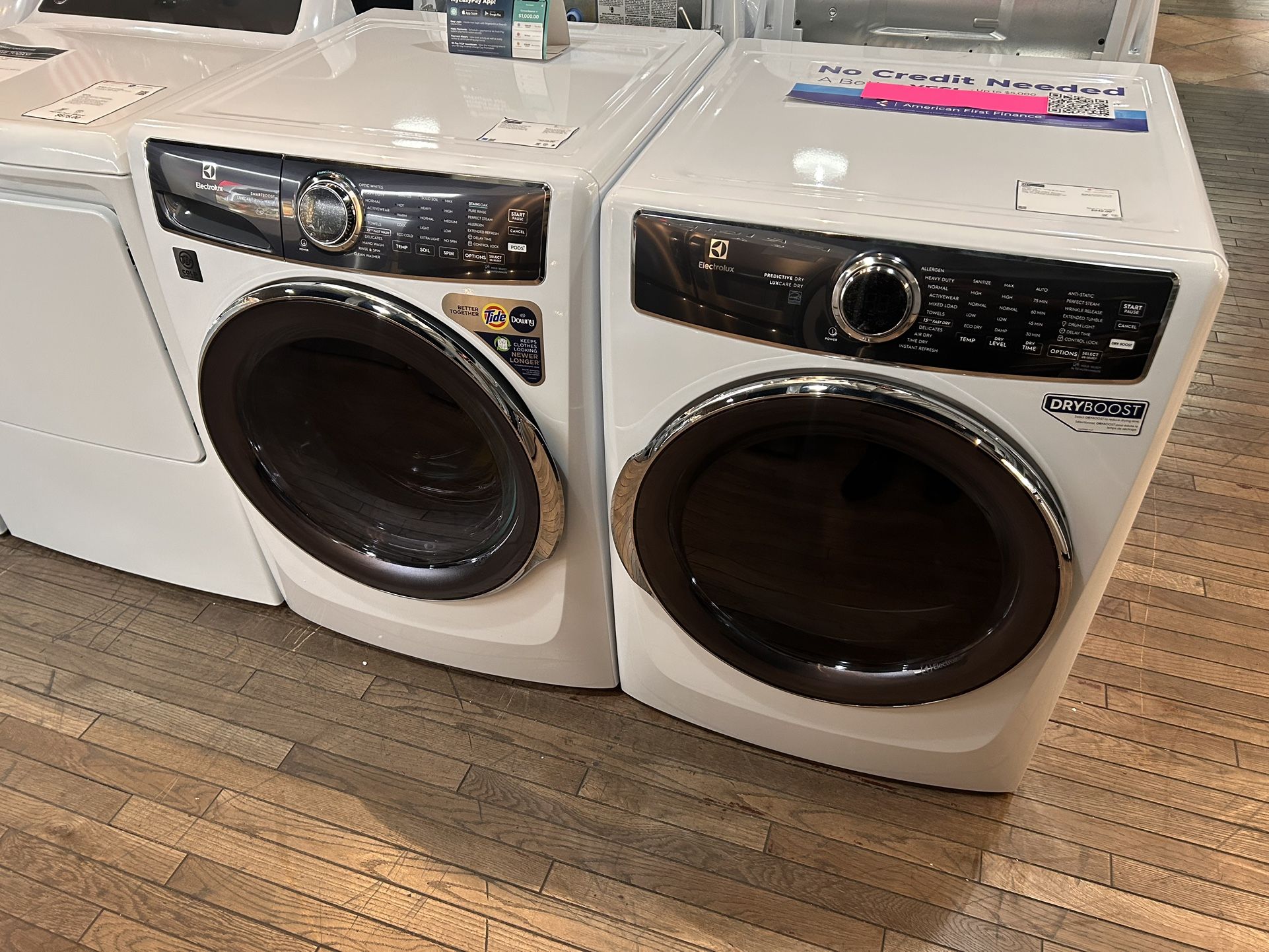 Electrolux Washer/ Gas Dryer Set 