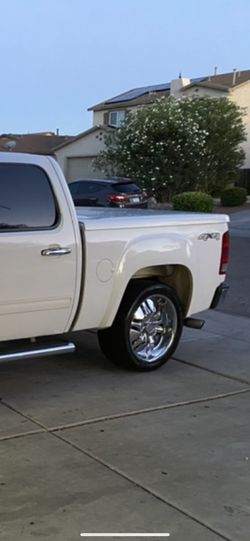 Gmc or chevy bed cover