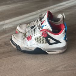 Air Jordan Retro “ WHAT THE 4’s “ size 6Y
