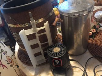 VINTAGE WOODEN RIVAL DOLLY MADISON ELECTRIC 6 QUART HOME ICE CREAM FREEZER MAKER