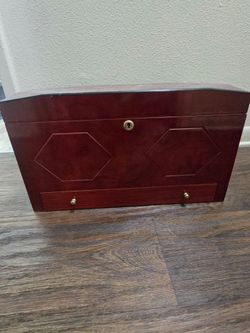 Cigar humidor