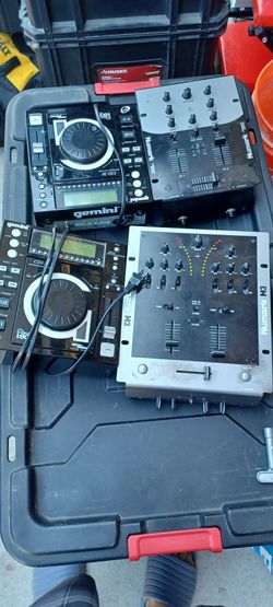 Dj mixers and CD players