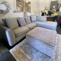 Comfy sectional sofa with ottoman, super clean, gray color