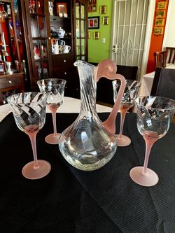 ELEGANT PINK CRISTAL GLASS DECANTER WITH 4 MATCHING WINE GLASSES 