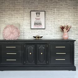 Modern Dresser - Sideboard - Buffet - Entertainment Center - Credenza - TV Console