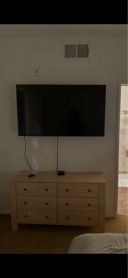 Modern 6-Drawer Dresser / TV Stand - Like New - Light Wood