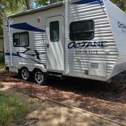 2012 Jayco Octane Super Lite 20 Ft. Toy Hauler 