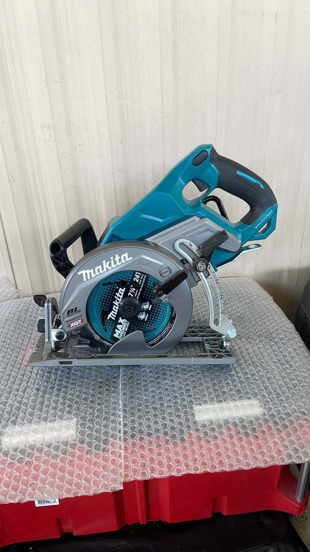 Makita GSROIZ 40V max XGT® Rear Handle 7-1/4" Circular Saw, Tool Only