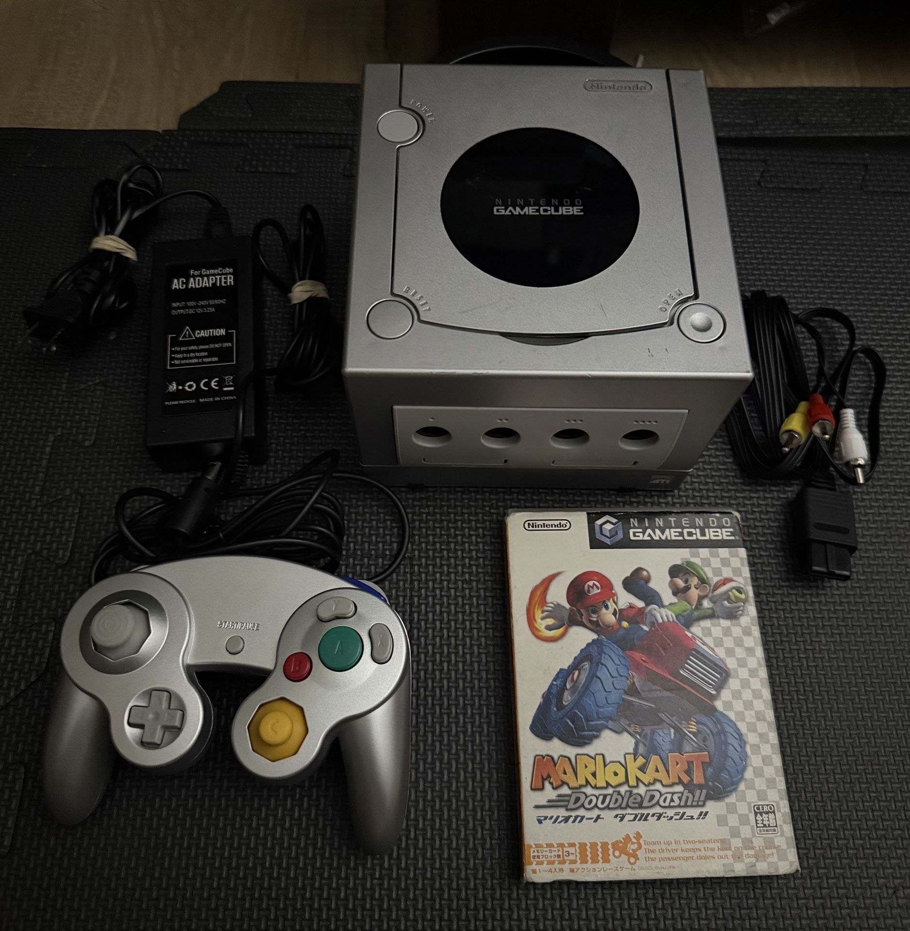 Nintendo Gamecube Japanese Version Model DL -001 With Mario Kart